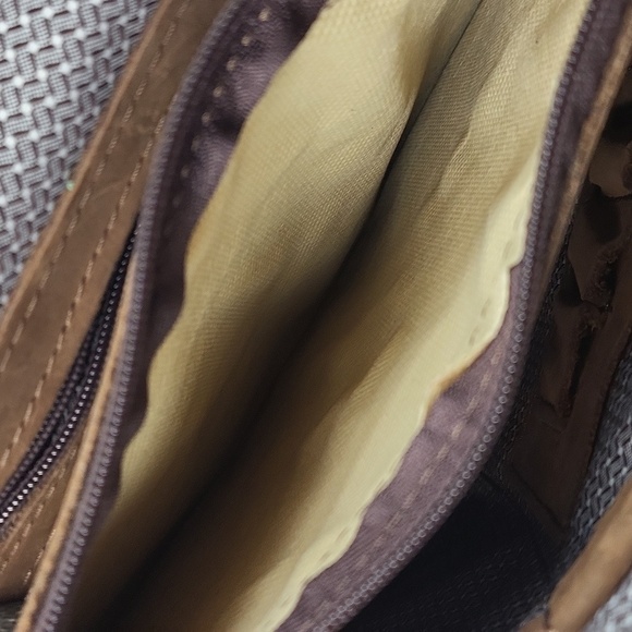 Classic Leather Messenger Bag 16x12 - Picture 6 of 9